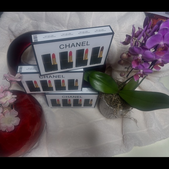 Women Makeup Satin Lipstick Set - Pink, Red, Coral, Nude, Berry - Picture 3 of 5